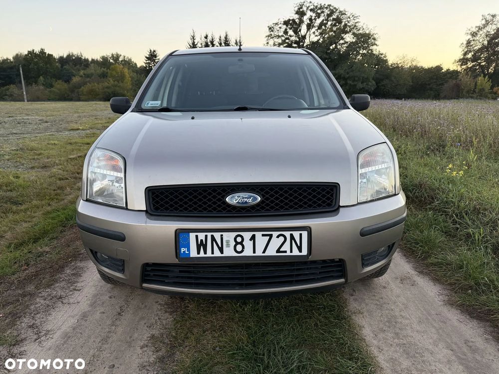 Ford Fusion 2004 photo 2