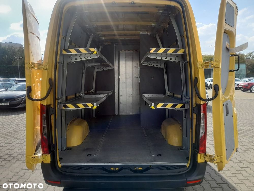 Mercedes-Benz Sprinter - 12