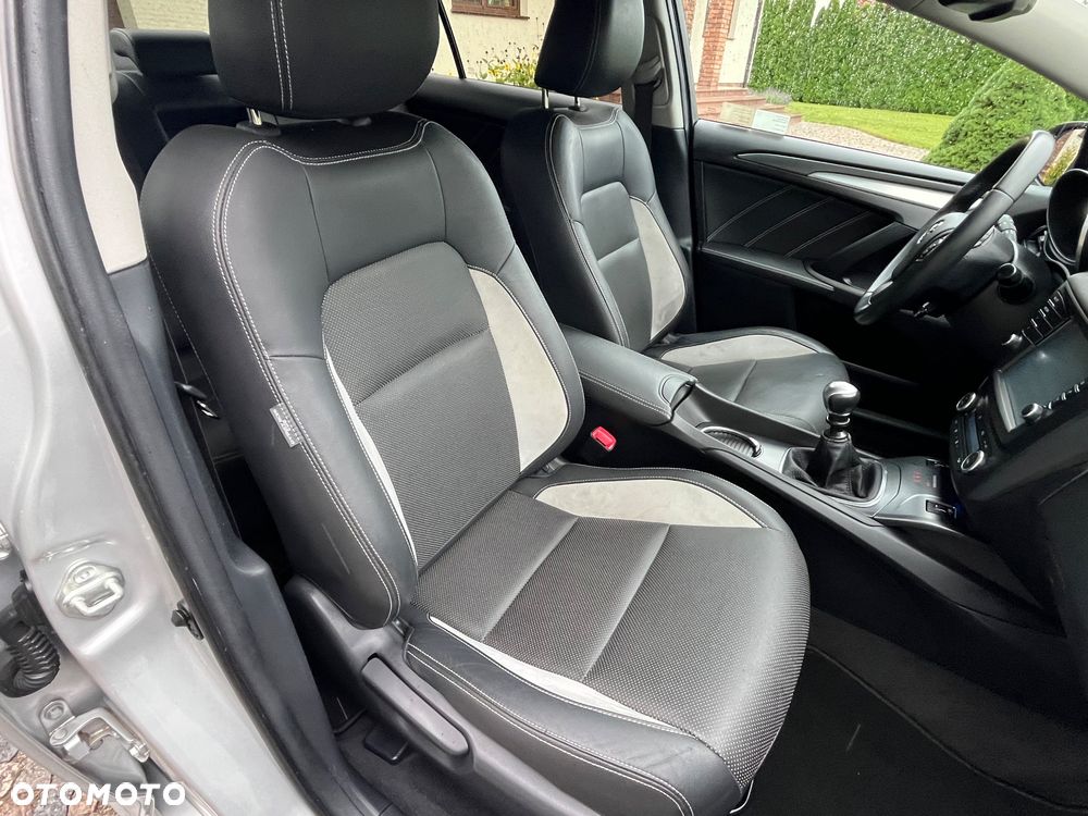 Toyota Avensis 1.8 Premium - 27