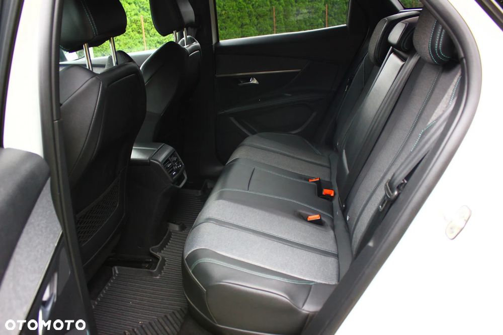 Peugeot 3008 225 e-EAT8 Allure - 33