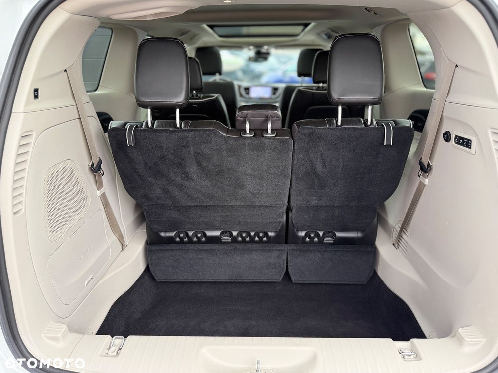 Chrysler Pacifica - 32