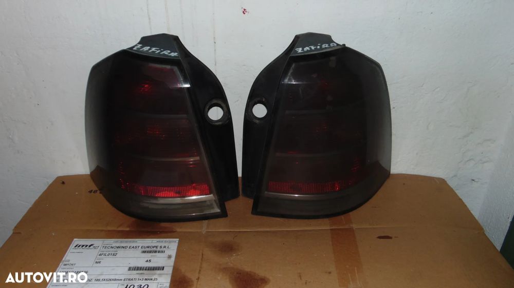 Stopuri stanga-dreapta Opel Zafira B an 2010 - 1