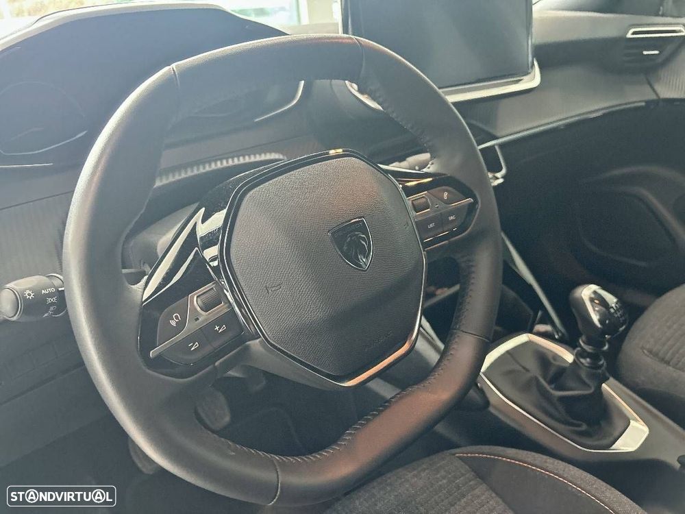 Peugeot 2008 1.2 PureTech Style - 12