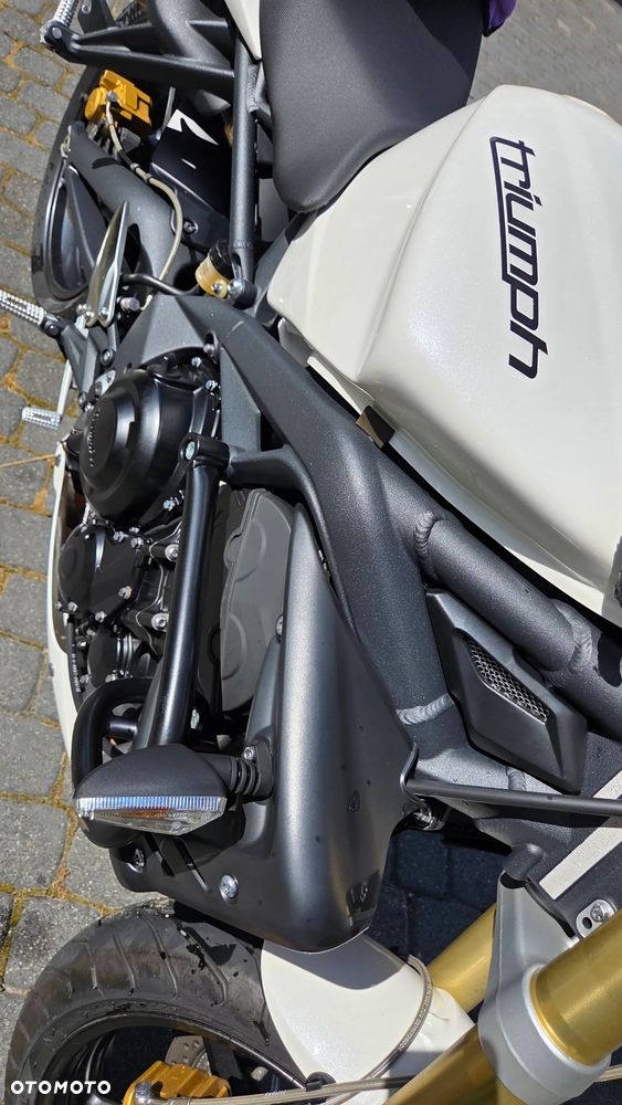 Triumph Street Triple - 8