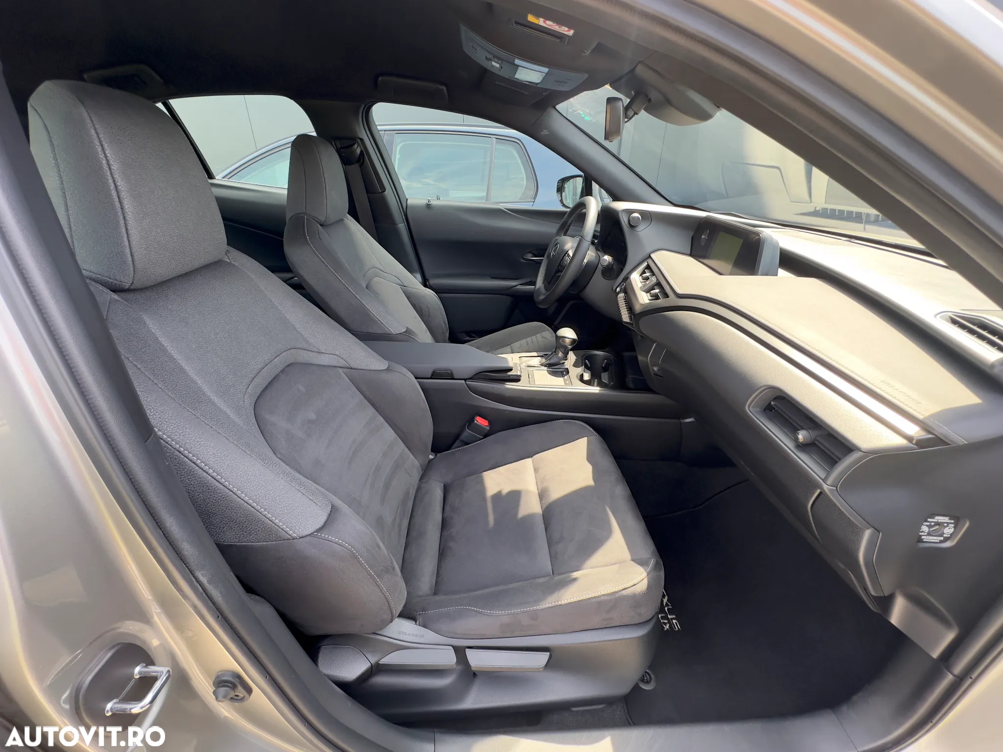 Lexus UX 250h FWD Business - 20