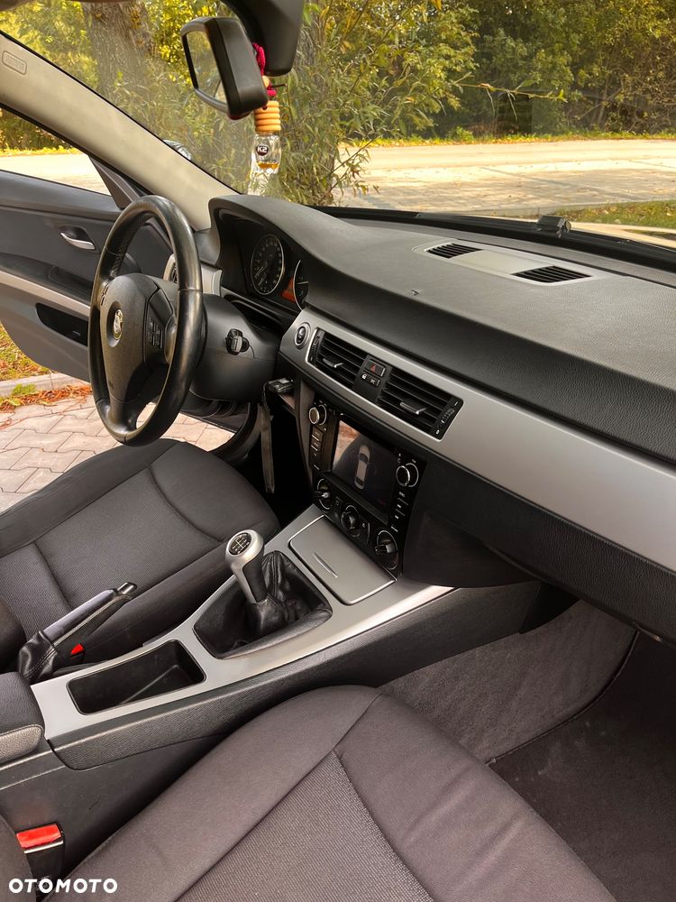 BMW Seria 3 318i - 10