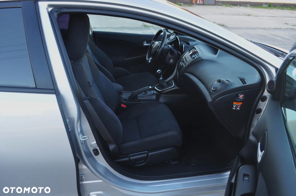 Honda Civic 1.8 i-VTEC Sport - 26