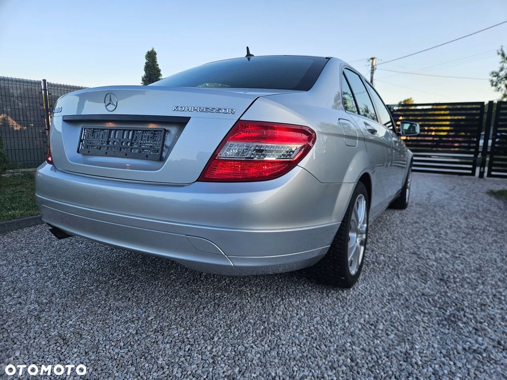 Mercedes-Benz Klasa C 180 Kompressor BlueEFFICIENCY - 31
