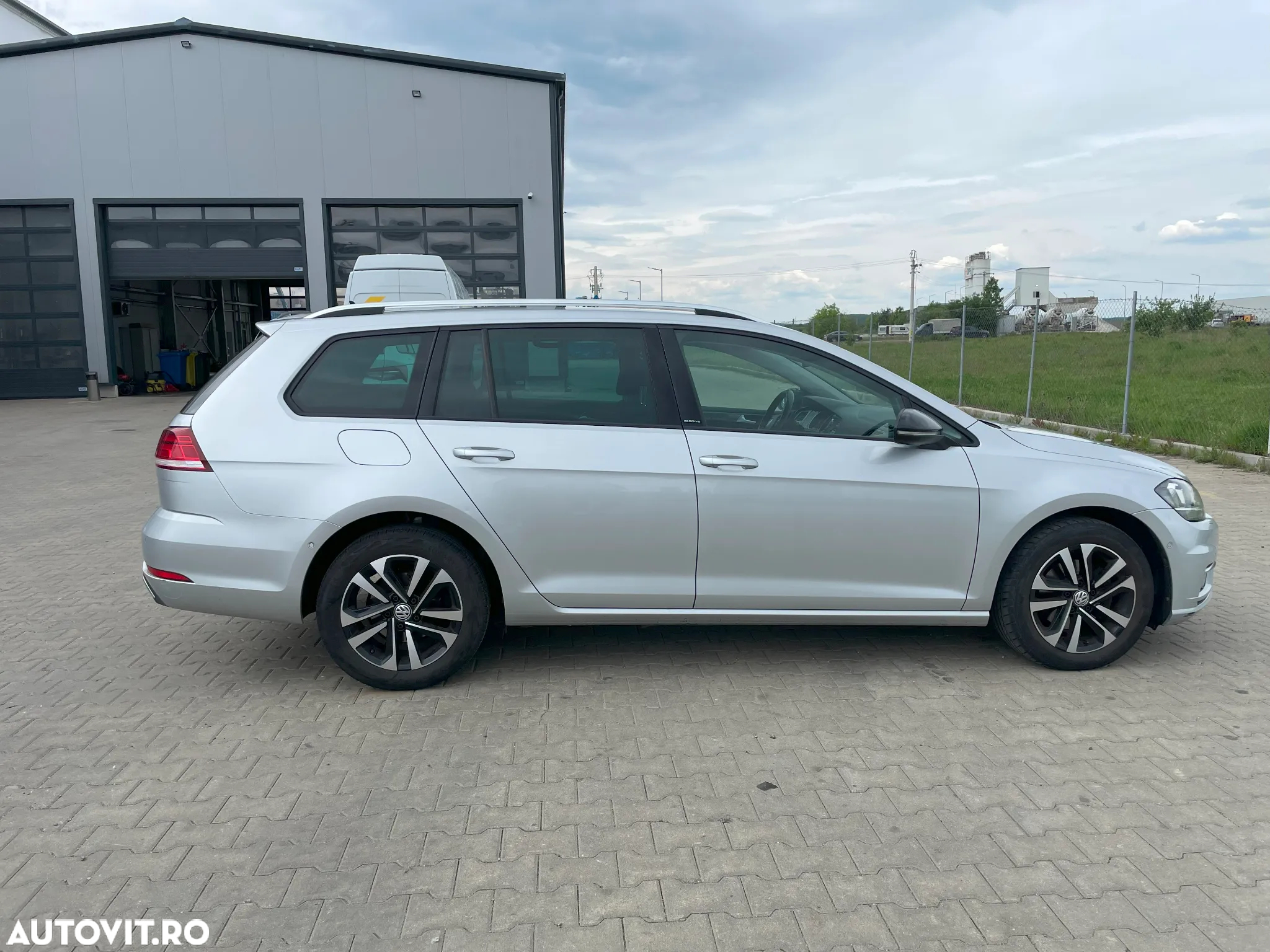 Volkswagen Golf Variant 1.6 TDI SCR DSG IQ.DRIVE - 9