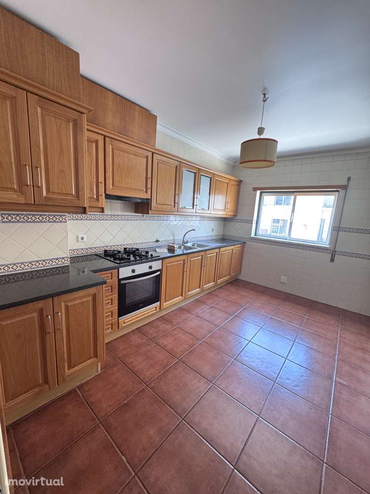 Apartamento T3 com varanda e garagem em Leiria - Grande imagem: 4/17