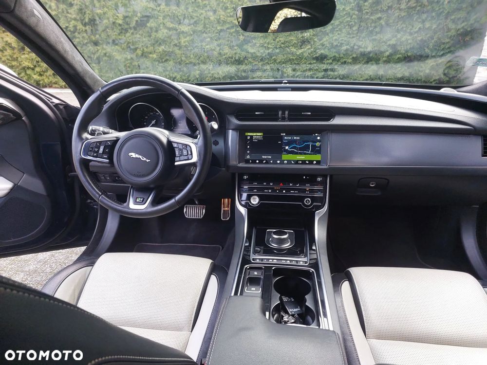 Jaguar XF 2.0 i4D AWD Prestige - 7