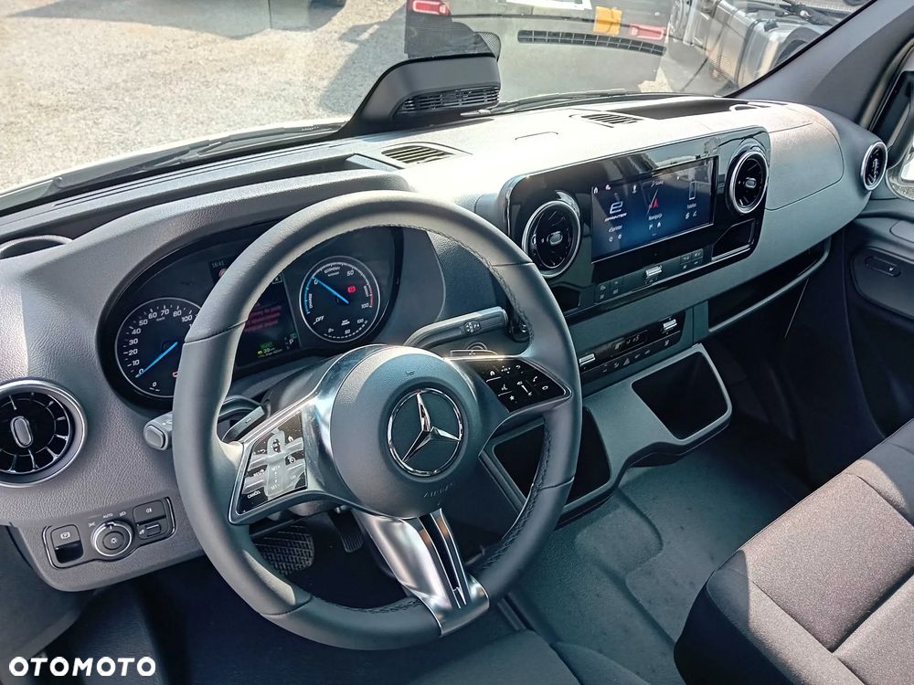 Mercedes-Benz eSprinter 320e - 11