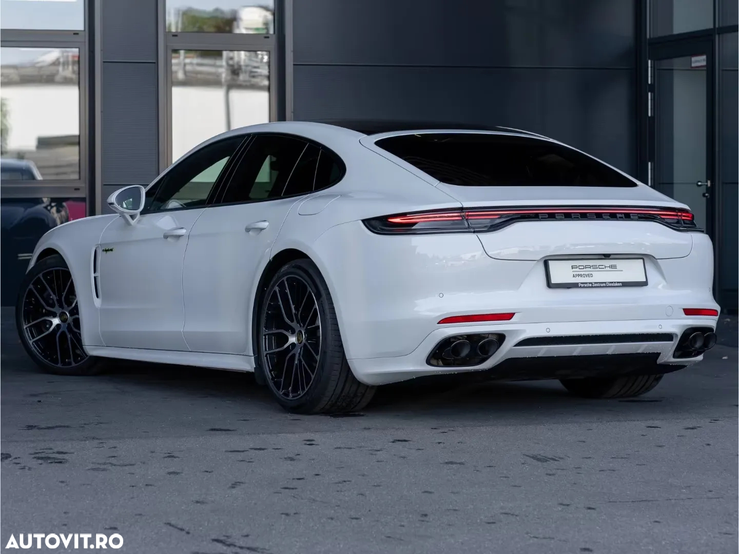 Porsche Panamera 4 E-Hybrid Platinum Edition - 10