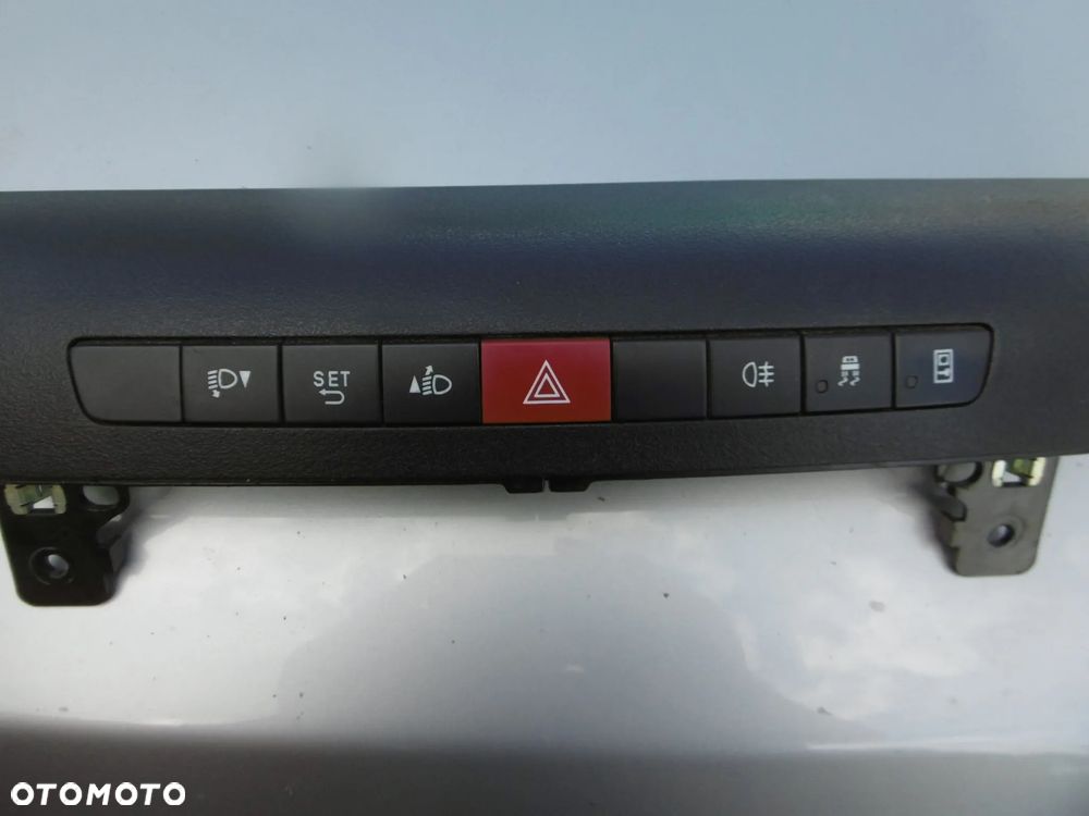 PANEL PRZEŁĄCZNIK ŚWIATEŁ AWARYJNYCH IVECO 2.3 HPI E6 - 2