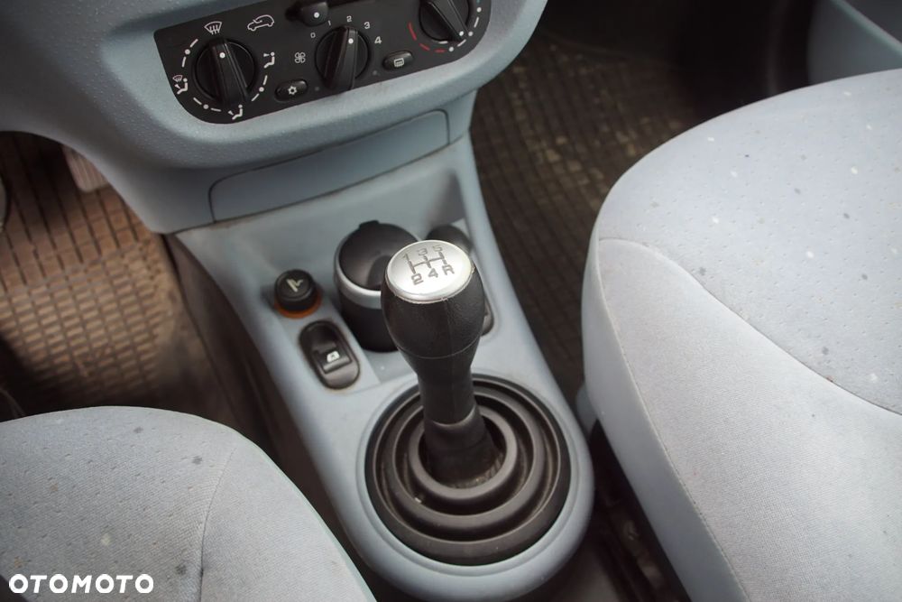 Auto na części - Citroen C3 I 1.4 73 KM KFV 20CQ09 EZR 2003R Silnik Skrzynia Drzwi Maska Błotnik Klapa Zderzak Lampa Lusterko Klamka Szyba Deska Kokpit Sterownik Moduł Czujnik Licznik Panel Wyświetlacz Kierownica - 13