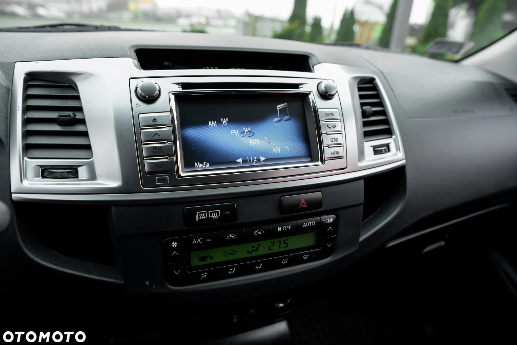 Toyota Hilux 3.0 D-4D SR5 - 29