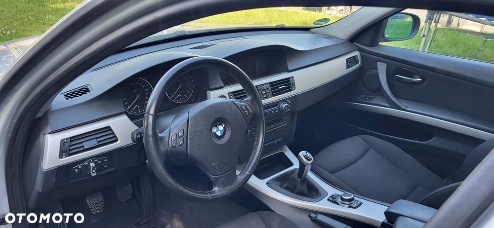 BMW Seria 3 318i - 5