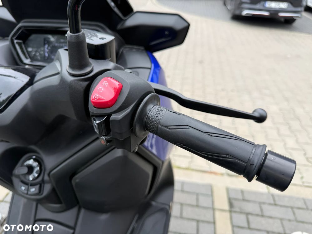Yamaha X-max - 10