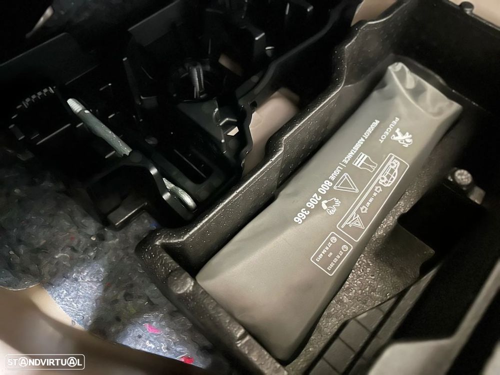 Peugeot 2008 1.2 PureTech Active Pack - 22