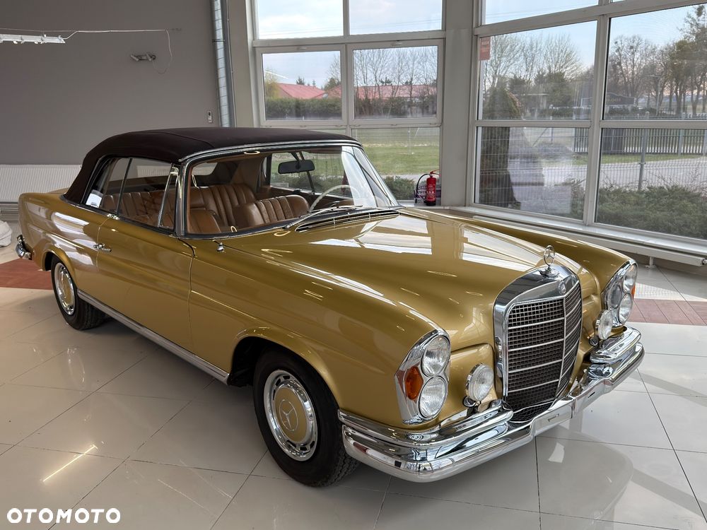 Mercedes-Benz 280 - 8
