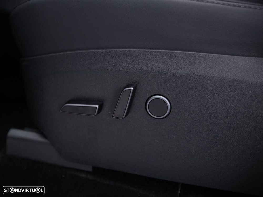 Tesla Model Y Long Range Dual Motor AWD - 18