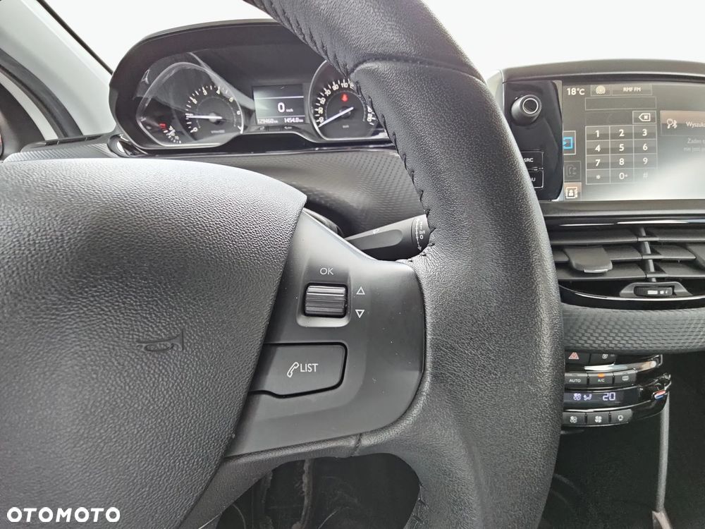 Peugeot 2008 1.2 Pure Tech Allure S&S - 21
