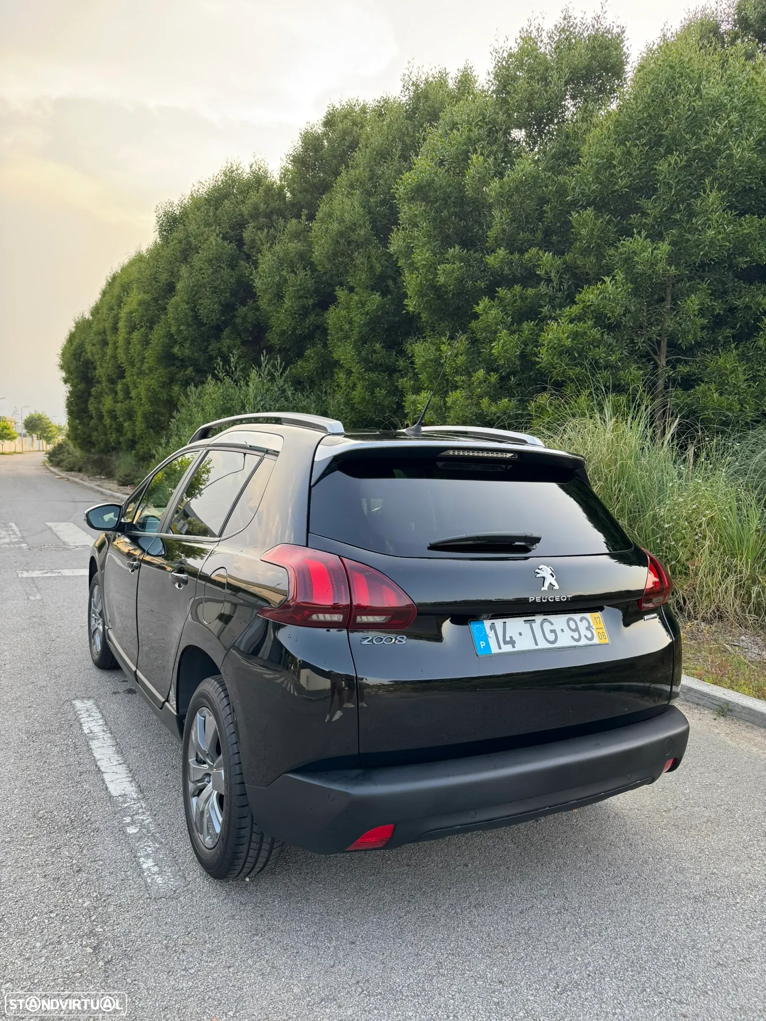Peugeot 2008 1.2 PureTech Style - 4