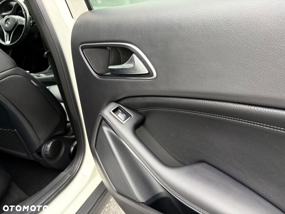 Mercedes-Benz GLA 250 4-Matic - 12