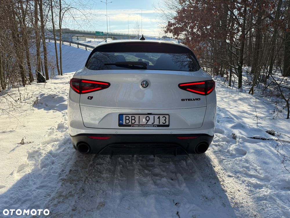 Alfa Romeo Stelvio 2.0 Turbo 16V AT8-Q4 Ti - 10