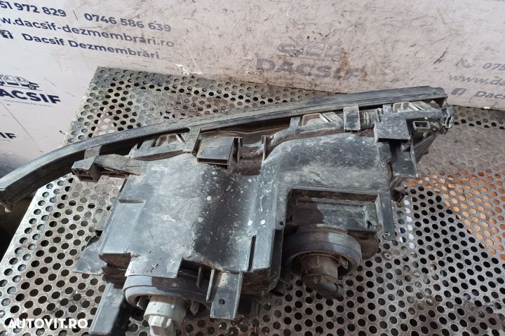 Far dreapta BMW Seria 3 E46 [1997 - 2003] Sedan 4-usi 316i MT (105 hp - 3