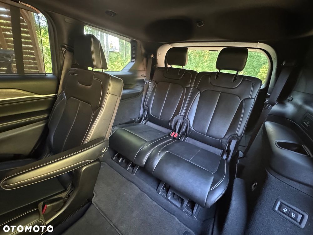Jeep Grand Cherokee - 32