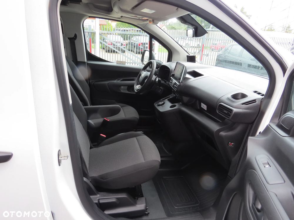 Toyota Proace City 1.2 D-4t 130KM A/t Long Brygadówka - 26