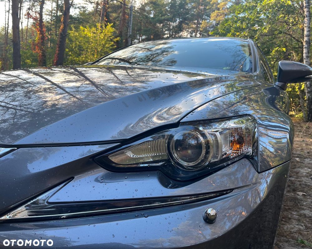 Lexus IS 300h Business - 22