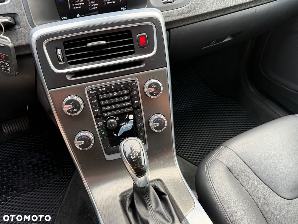 Volvo V60 D4 Drive-E Momentum - 37