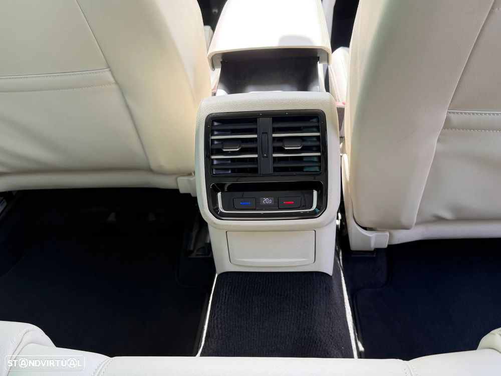 VW Passat Variant 2.0 TDI Highline DSG - 18