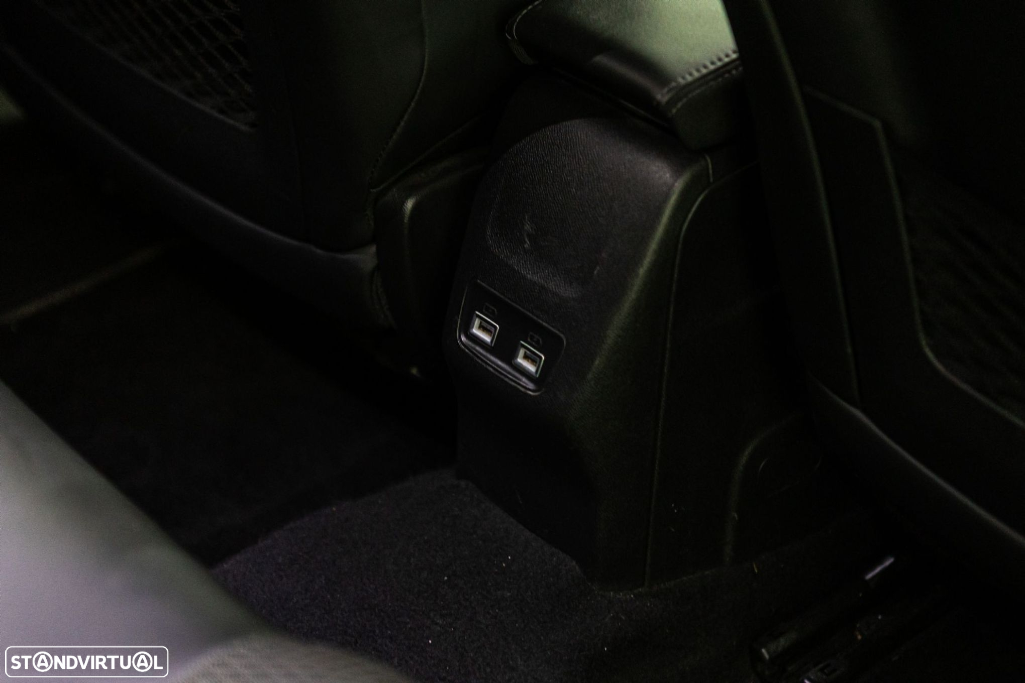 Peugeot e-2008 50 kWh GT - 12