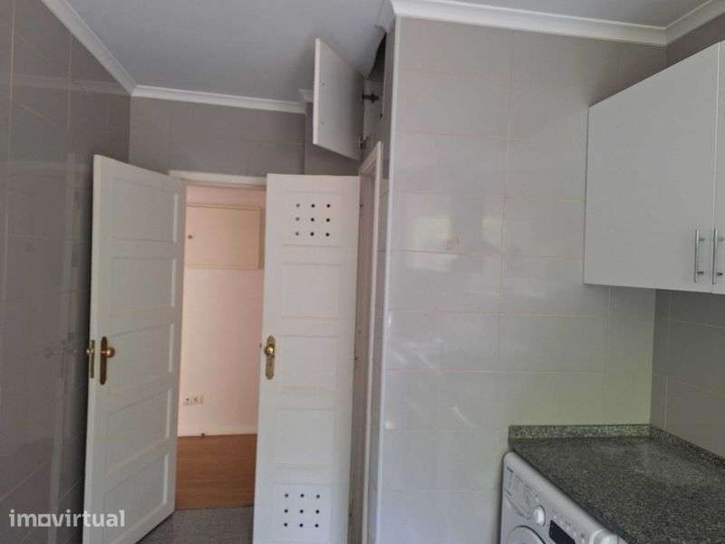 Apartamento T4 junto ao metro de Entrecampos - Grande imagem: 5/12