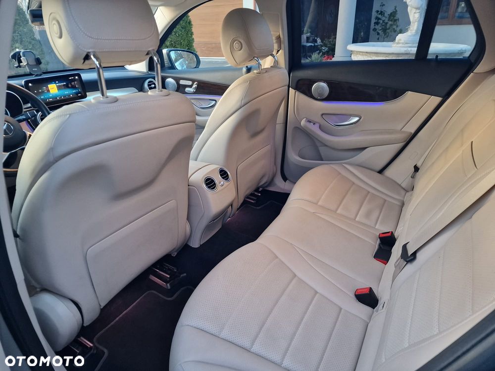 Mercedes-Benz GLC 300 4Matic 9G-TRONIC Exclusive - 16