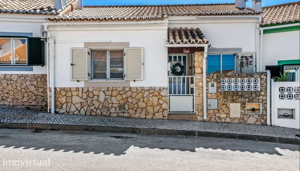 Moradia V2 em banda com pátio para venda na Luz, Algarve - Grande imagem: 2/26