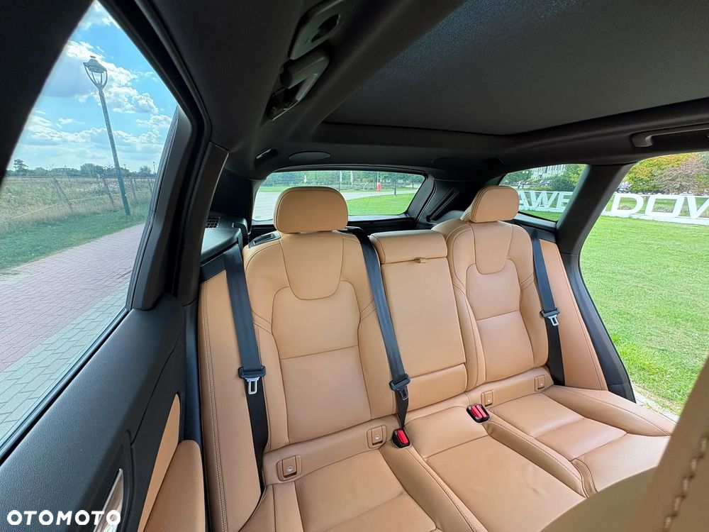 Volvo XC 60 B5 B AWD Ultimate Dark - 35