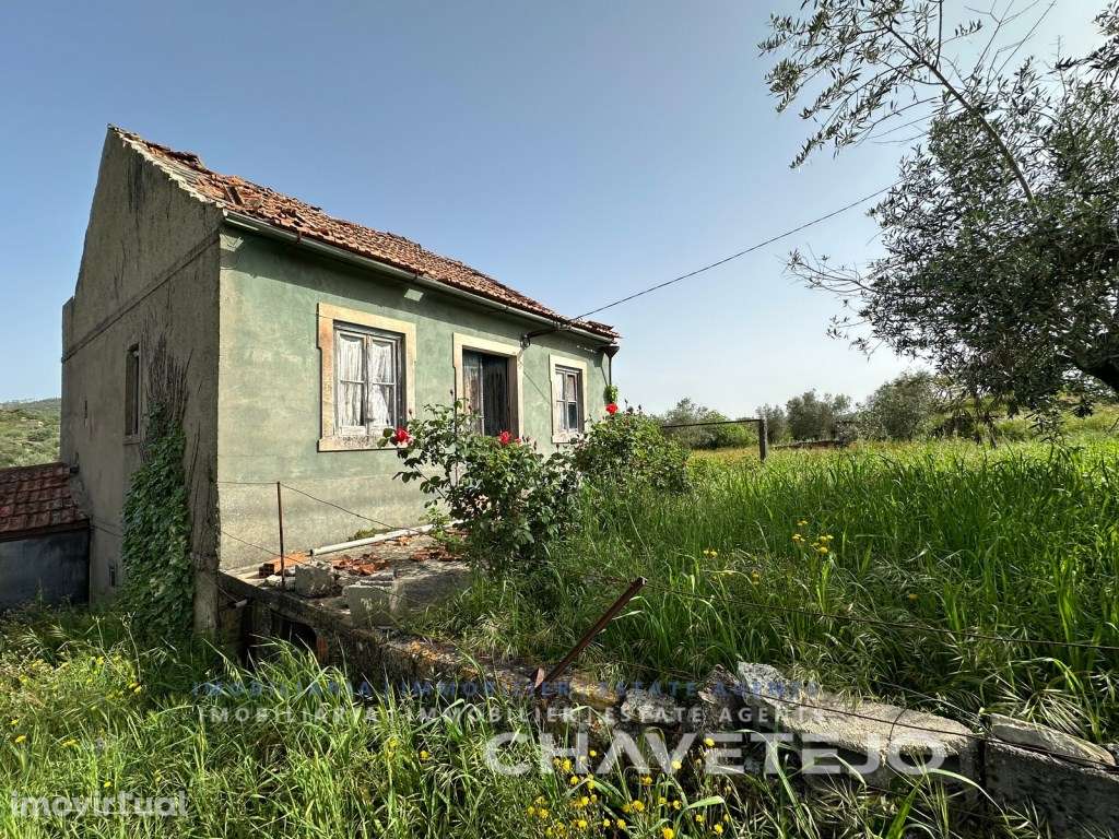Casa antiga para recuperar em terreno com 10.560 m2 perto de Chãos. - Grande imagem: 3/30