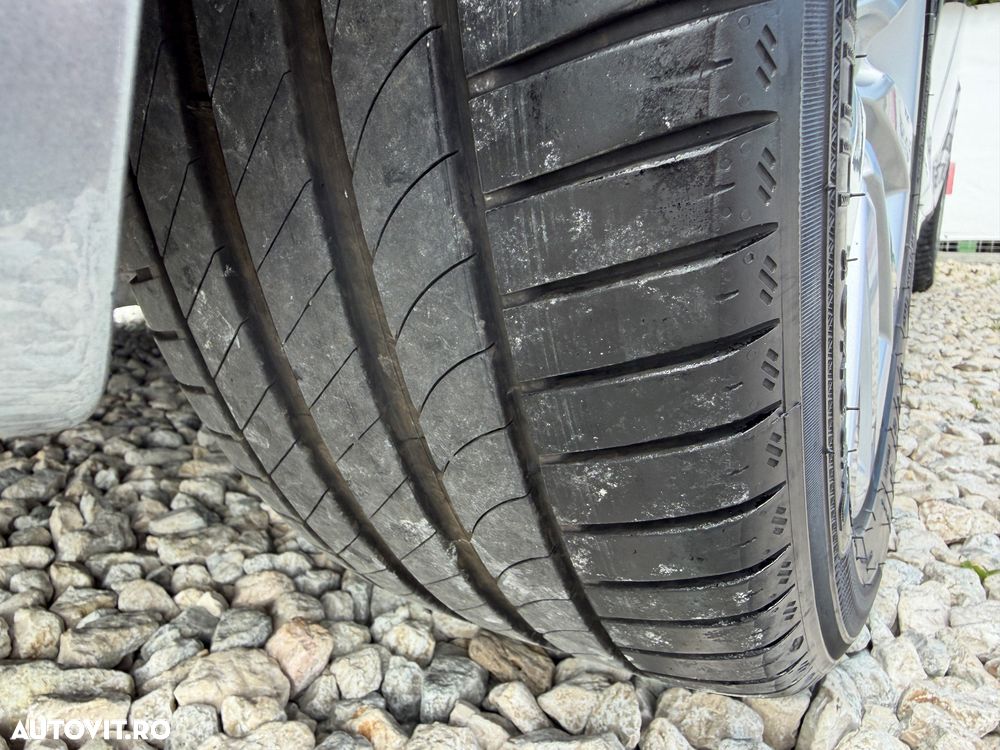 BMW Seria 5 525d xDrive - 12