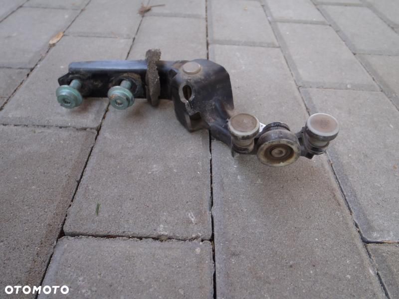 VW T5 ROLKA ŚRODKOWA DRZWI PRAWYCH ODSUWANYCH - 1