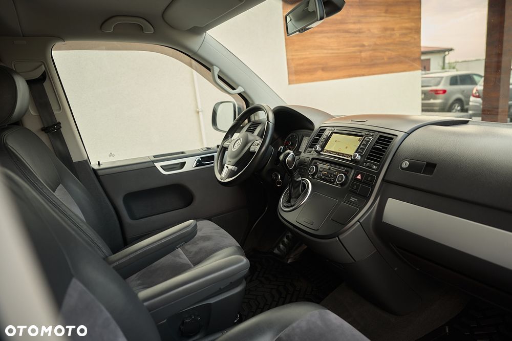 Volkswagen Multivan - 32