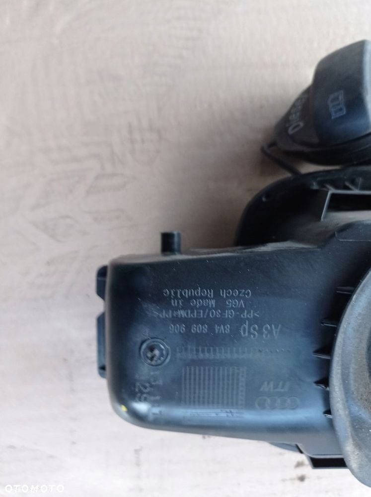 AUDI A3 8V SPORTBACK KLAPKA WLEWU PALIWA 8V4809906 - 2