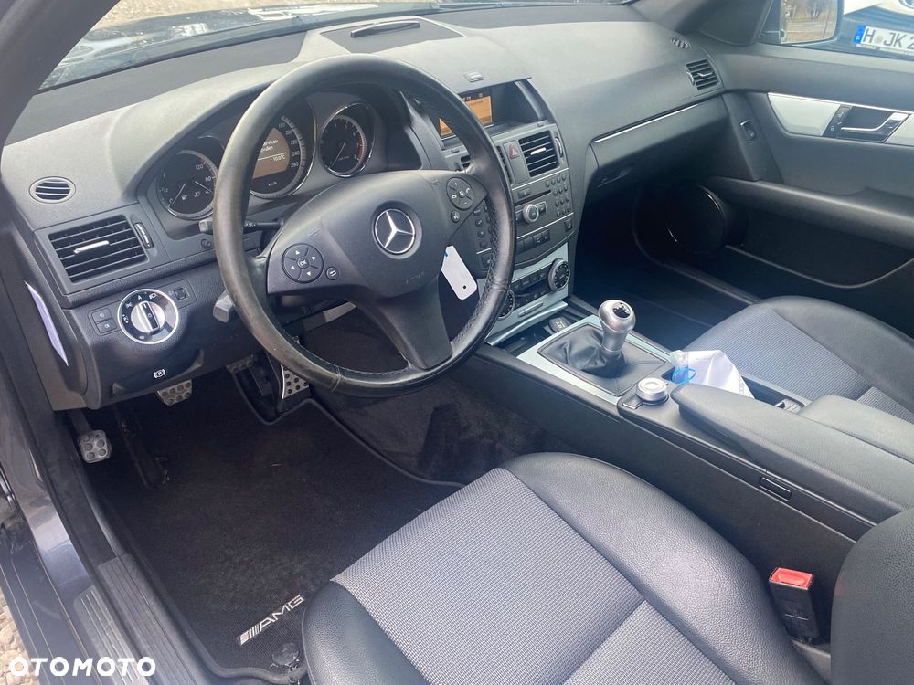 Mercedes-Benz Klasa C 180 CGI BlueEFFICIENCY Avantgarde - 17