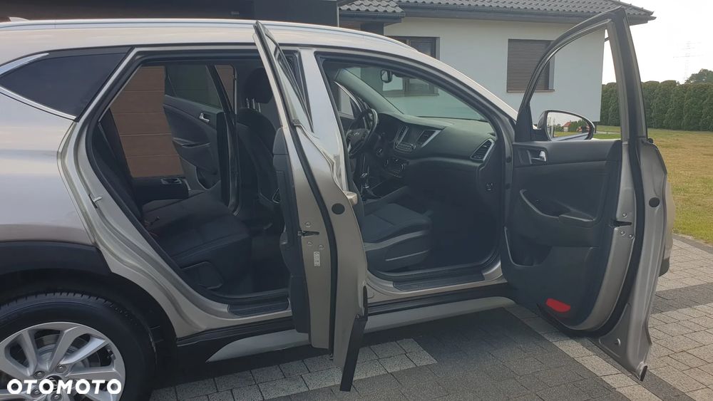 Hyundai Tucson blue 1.6 GDi 2WD Navi - 25