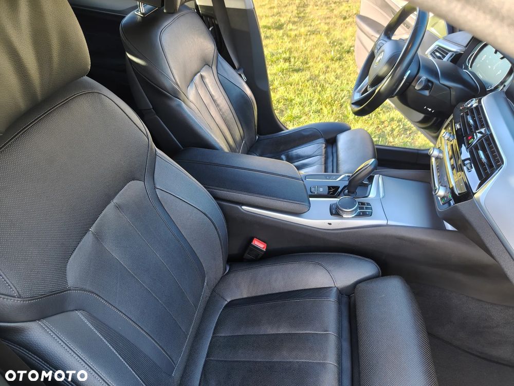BMW Seria 5 525d - 28