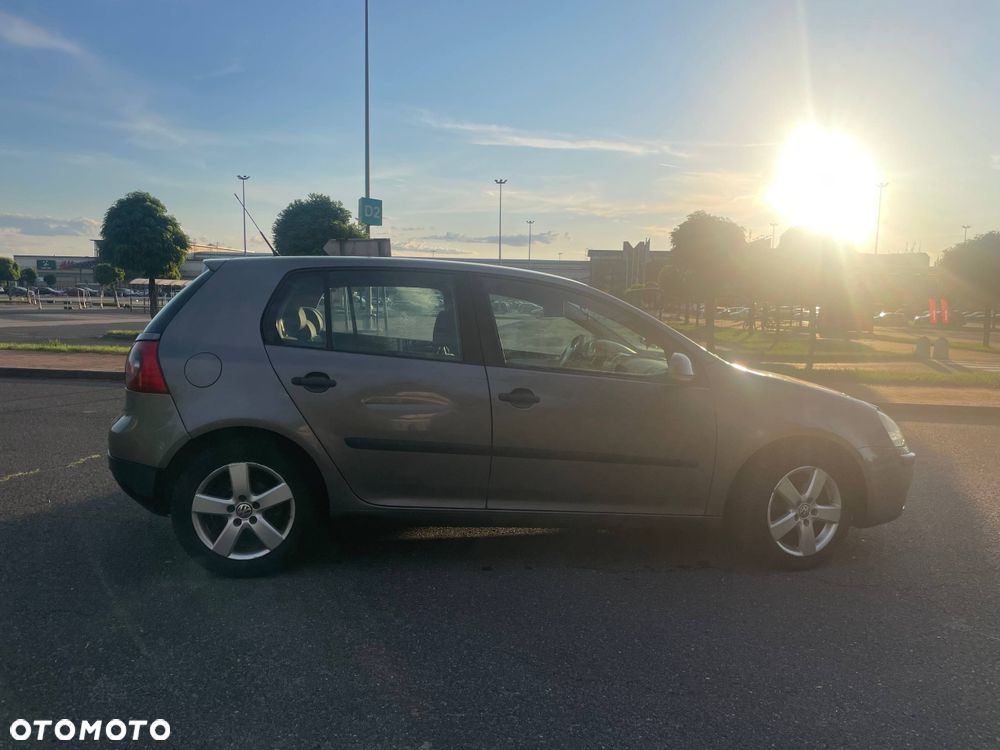 Volkswagen Golf - 6