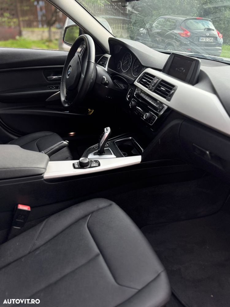 BMW Seria 3 320i Aut. - 13